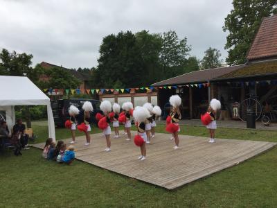 Foto des Albums: Cheerleader beim Tag des Museums des Heimatvereins Crivitz