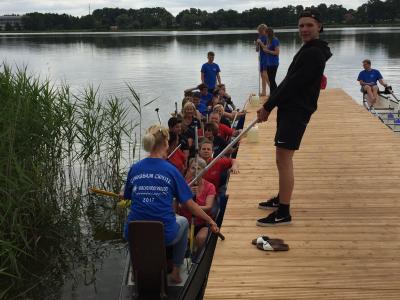 Foto des Albums: Drachenbootrennen 2017 - Das Lehrerboot der 3 Crivitzer Schulen gegen die Abiturienten des Jahrganges 2016/17