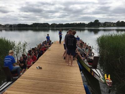 Foto des Albums: Drachenbootrennen 2017 - Das Lehrerboot der 3 Crivitzer Schulen gegen die Abiturienten des Jahrganges 2016/17