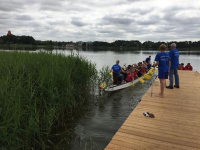 Foto des Albums: Drachenbootrennen 2017 - Das Lehrerboot der 3 Crivitzer Schulen gegen die Abiturienten des Jahrganges 2016/17
