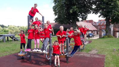 Foto des Albums: Unsere Laufgruppe beim letzten Training in diesem Schuljahr auf dem Bewegungsparcour
