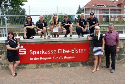 Foto des Albums: Auszeichnung Frauen für Pokalsieg und Meisterschaft 2016/17