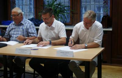 Foto des Albums: Unterzeichnung der Öffentlich-rechtliche Vereinbarung über den Beitritt der Gemeinde Niederer Fläming zum Amt Dahme/Mark (24.07.2017)