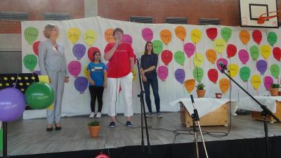 Sch&uuml;lersprecherin, Elternvereinsvorsitzende und FSJlerin stellten sich vor. 