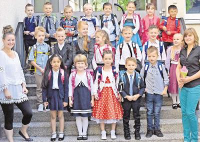 Klasse 1a und Frau Perifanos  (Bild vergr&ouml;&szlig;ern)