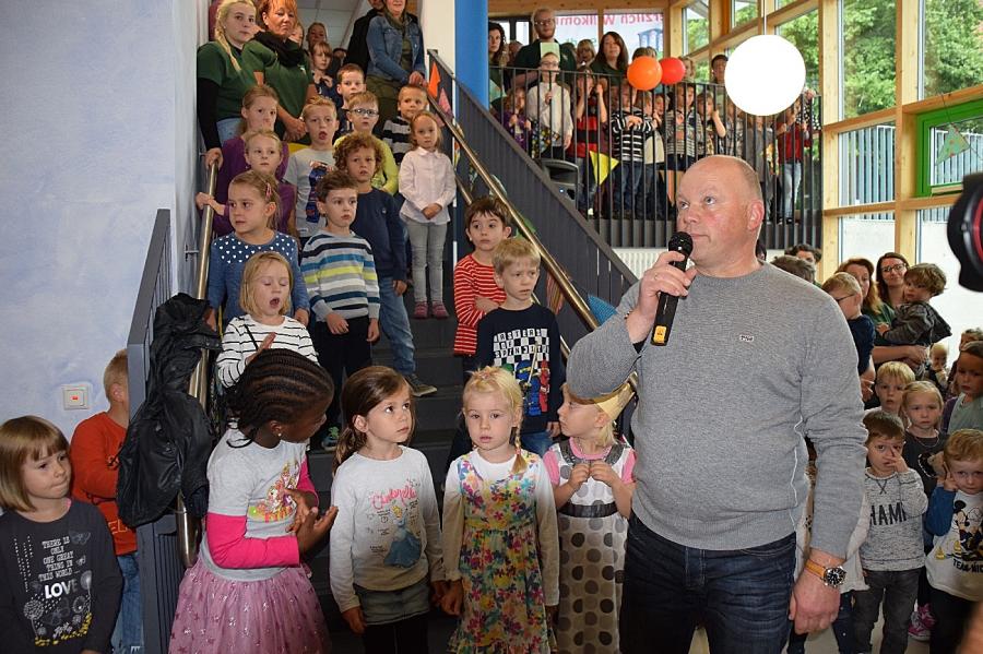 Bild: Bürgermeister Jörg Schützeberg bei seiner Begrüßung