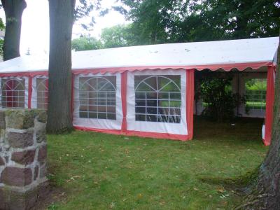 Das Zelt der FFW  (Bild vergr&ouml;&szlig;ern)