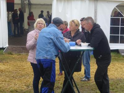 Ob es schmeckt  (Bild vergr&ouml;&szlig;ern)