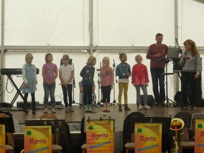 Lucie&acute;s Truppe  (Bild vergr&ouml;&szlig;ern)