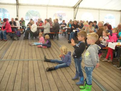 Kritische Zuschauer und Nachfolger?  (Bild vergr&ouml;&szlig;ern)