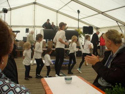 Die Voltigier-Gruppe   (Bild vergr&ouml;&szlig;ern)