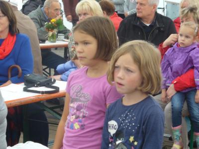 Kritische Zuschauer  (Bild vergr&ouml;&szlig;ern)