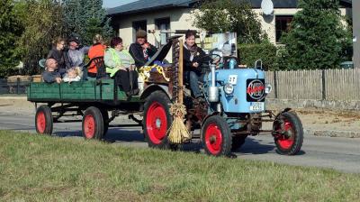 Foto des Albums: Traktorparade zum 10. Erntefest in Rehfelde-Dorf (30. 09. 2017)