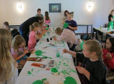 Foto des Albums: Ferienprogramm - Frösche anmalen