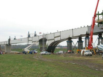 Foto des Albums: Brücke überspannt die Elbe