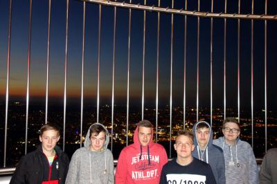 &Uuml;ber den D&auml;chern von Stuttgart (Fernsehturm)   (Bild vergr&ouml;&szlig;ern)