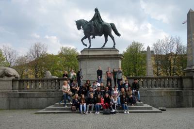 Denkmal!  (Bild vergr&ouml;&szlig;ern)