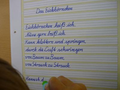 Nun ging es an das saubere Abschreiben eines kleinen Gedichts ... 