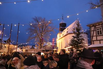 Foto des Albums: Der 23. Waldsolmser Weihnachtsmarkt war wieder gut besucht (05. 12. 2017)