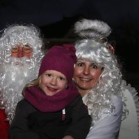 Foto des Albums: Aufstellen unseres Weihnachtsbaumes auf dem Schloßlatz Leezen