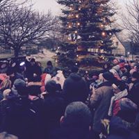 Foto des Albums: Aufstellen unseres Weihnachtsbaumes auf dem Schloßlatz Leezen