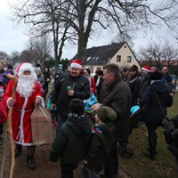 Foto des Albums: Aufstellen unseres Weihnachtsbaumes auf dem Schloßlatz Leezen