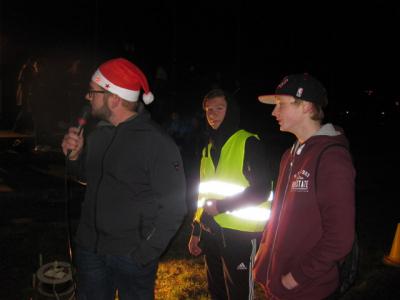 Herr Hirsch mit seinen Helfern organisierte den Nikolauslauf 