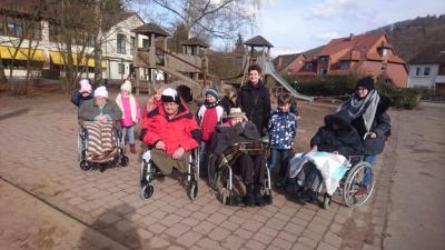 Jung und Alt gemeinsam 12 