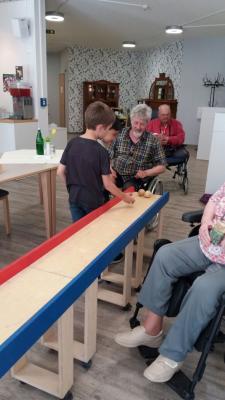 Jung und Alt gemeinsam 16 
