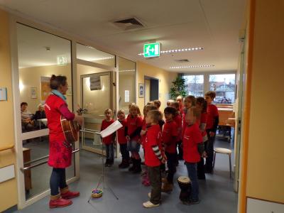 Foto des Albums: Unser Schulchor singt im Krankenhaus Crivitz