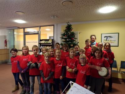 Foto des Albums: Unser Schulchor singt im Krankenhaus Crivitz