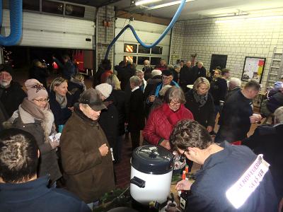 Foto des Albums: Lebendiger Adventskalender bei der Feuerwehr Seester