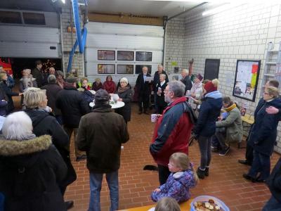 Foto des Albums: Lebendiger Adventskalender bei der Feuerwehr Seester