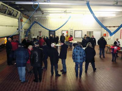 Foto des Albums: Lebendiger Adventskalender bei der Feuerwehr Seester