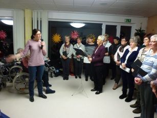 Foto des Albums: Frauenchor singt im Pflegeheim "Die Brücke " in Eiterfeld (19. 12. 2017)