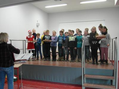 Foto des Albums: Klingende Weihnacht in der Grundschule (21.12.2017)