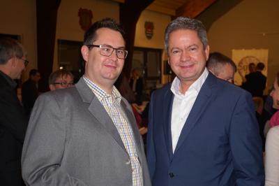 Bernd Brockenauer (Ortsvorsteher Kerngemeinde Birkenau) mit Landrat a.D. Matthias Wilkes im Gespr&auml;ch 