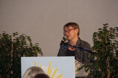 Kirsten Ehrhardt (1. Vorsitzenden der Elterinitiative Rhein-Neckar Gemeinsam leben &ndash; Gemeinsam lernen e.V.) gratuliert dem Jubelverein ebenfalls 