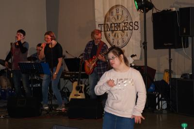 Auch Maja tanzt den ganzen Abend 