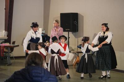 Auch die Kleinsten der Trachtengruppe des Vereins &bdquo;Liewersbescher Kerwe&ldquo; zeigen, dass sie gut tanzen k&ouml;nnen. 