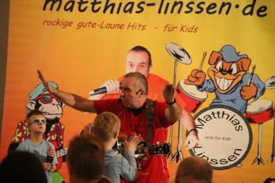 Matthias Linssen sorgt mit seinem Auftritt f&uuml;r gute Stimmung. 