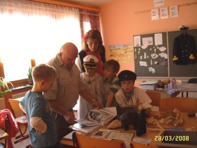 Foto des Albums: Leseabend  "Ein Schneemann für Afrika" mit der 3. Klasse und Frau Reitbauer (28. 03. 2008)