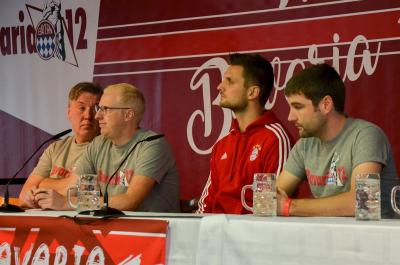 Foto des Albums: Weihnachtsfeier Bavaria 12 Simbach - Besuch von Sven Ulreich