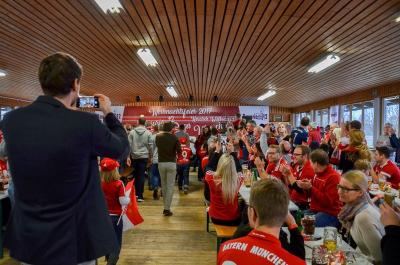 Foto des Albums: Weihnachtsfeier Bavaria 12 Simbach - Besuch von Sven Ulreich