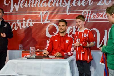 Foto des Albums: Weihnachtsfeier Bavaria 12 Simbach - Besuch von Sven Ulreich