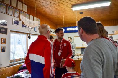 Foto des Albums: Weihnachtsfeier Bavaria 12 Simbach - Besuch von Sven Ulreich