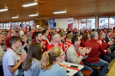 Foto des Albums: Weihnachtsfeier Bavaria 12 Simbach - Besuch von Sven Ulreich