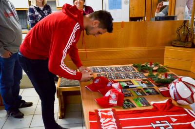 Foto des Albums: Weihnachtsfeier Bavaria 12 Simbach - Besuch von Sven Ulreich
