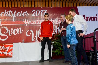 Foto des Albums: Weihnachtsfeier Bavaria 12 Simbach - Besuch von Sven Ulreich