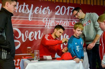 Foto des Albums: Weihnachtsfeier Bavaria 12 Simbach - Besuch von Sven Ulreich